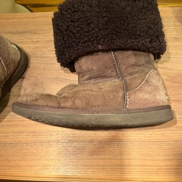 Women’s classic tall UGGS - Picture 3 of 10